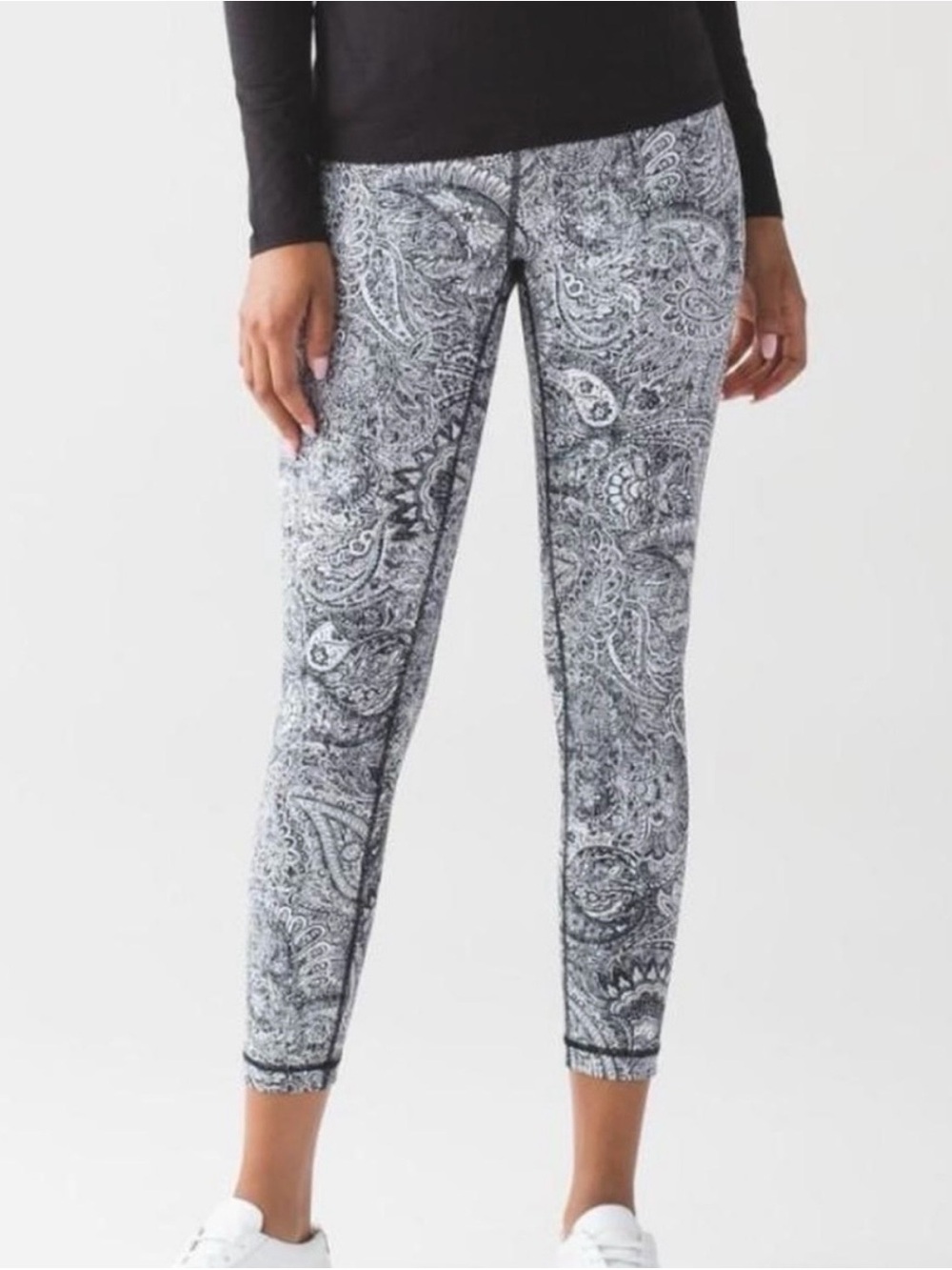 Lululemon Black & White Paisley High Times Athleisure Yoga Leggings - Size 6